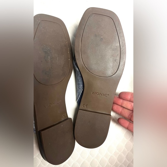 Vionic Miramar Slide Comfort Sandal 
Blue Tones Minimalist Classy 
Size 7 - Picture 5 of 6
